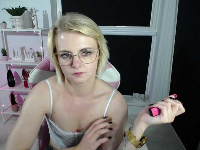 Емитувани слики од екранот MelissaErotic