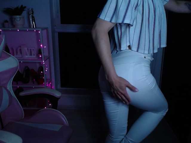 Емитувани слики од екранот MelissaErotic
