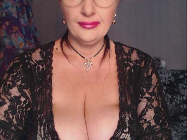 Емитувани слики од екранот merilinxxx