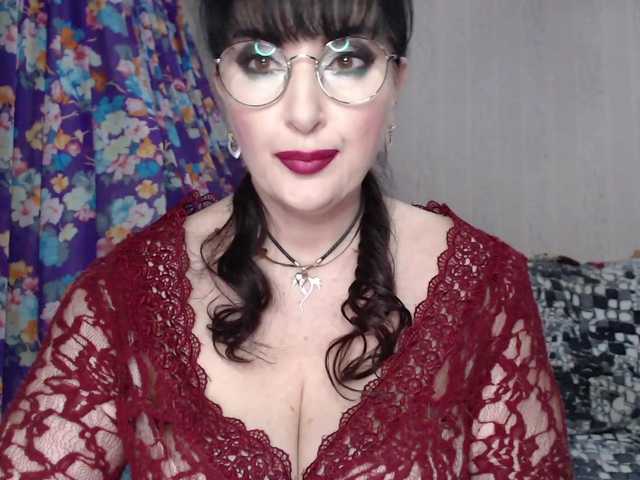 Емитувани слики од екранот merilinxxx