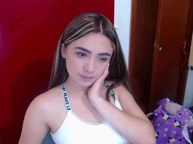 Емитувани слики од екранот Mia-Johns