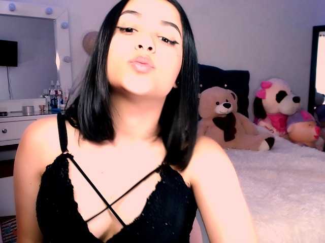 Емитувани слики од екранот miaprinces18