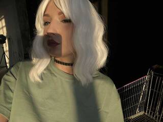 Еротски видео разговор Miataa