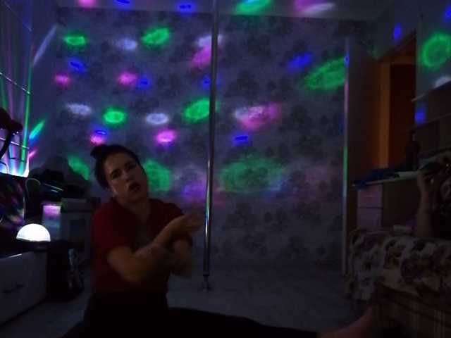 Емитувани слики од екранот Mika000a