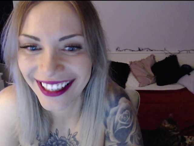 Емитувани слики од екранот mikimalone