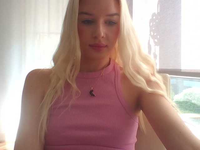 Емитувани слики од екранот MileyStar