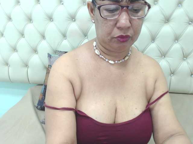 Фотографии MilfPleasure1 50 tits .. 100 open pussy im flexible .. 65 anal ... 200 naked and play with toy