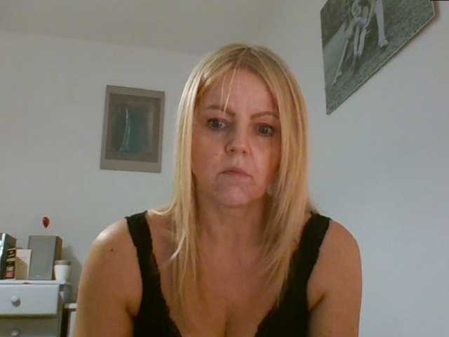 Фотографии MilfSusanna If you wanna play, join me up in pvt and lets;)i love to dance;) and play...