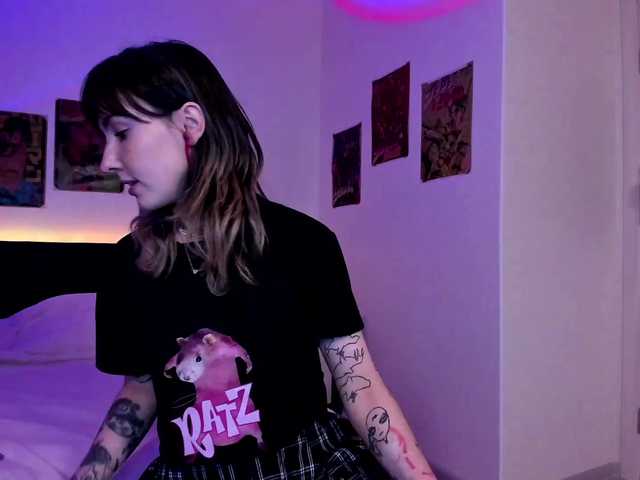 Емитувани слики од екранот MilkyCunt