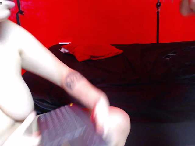 Емитувани слики од екранот milky-party