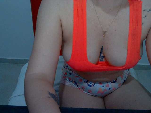 Емитувани слики од екранот mimisexxxa