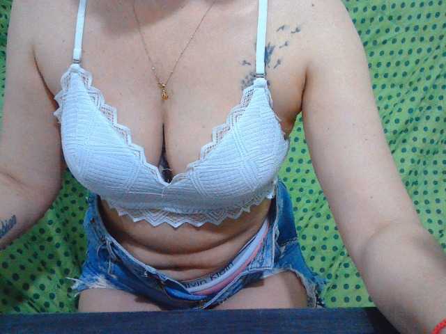 Емитувани слики од екранот mimisexxxa