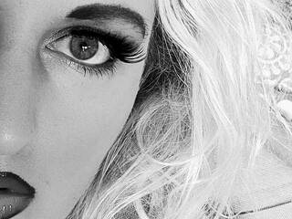 Еротски видео разговор mindless-doll