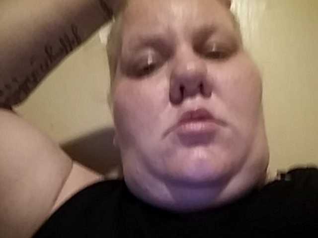 Емитувани слики од екранот Mindy-1