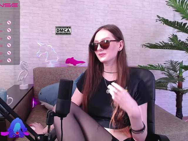 Емитувани слики од екранот RumGirl