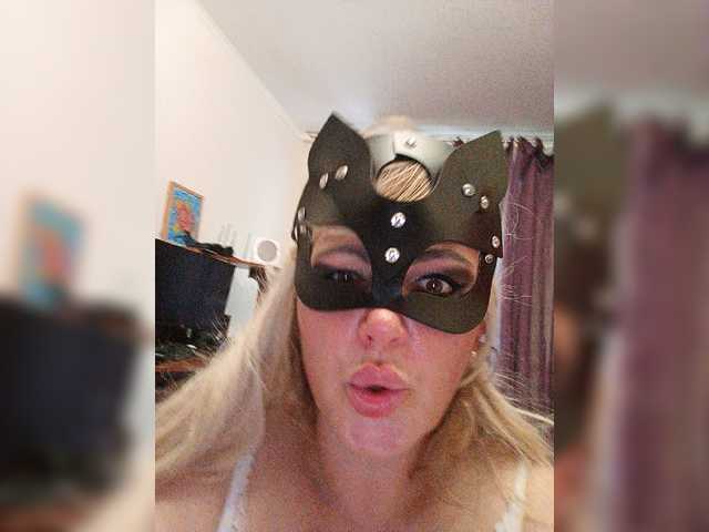 Емитувани слики од екранот Miss_Kiss_Kiss