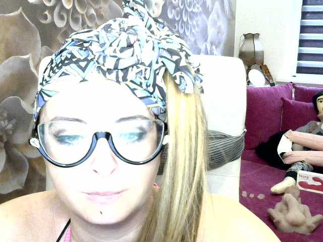 Емитувани слики од екранот missboginya