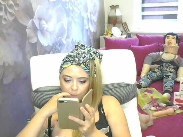 Емитувани слики од екранот missboginya