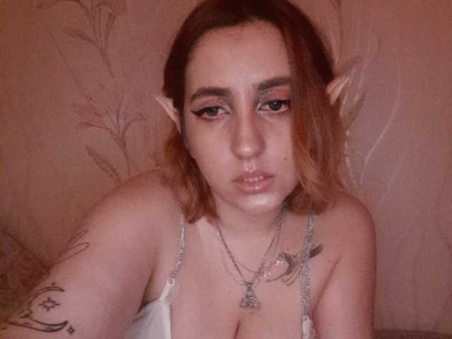 Емитувани слики од екранот MissWitch