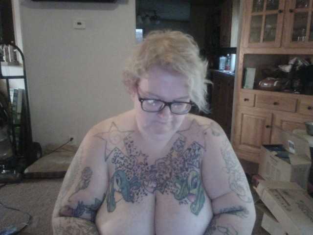 Емитувани слики од екранот MitziMonroe