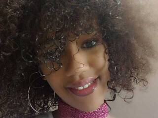 Еротски видео разговор MoanaFrenchy