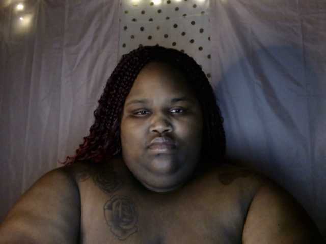 Емитувани слики од екранот Molushyy