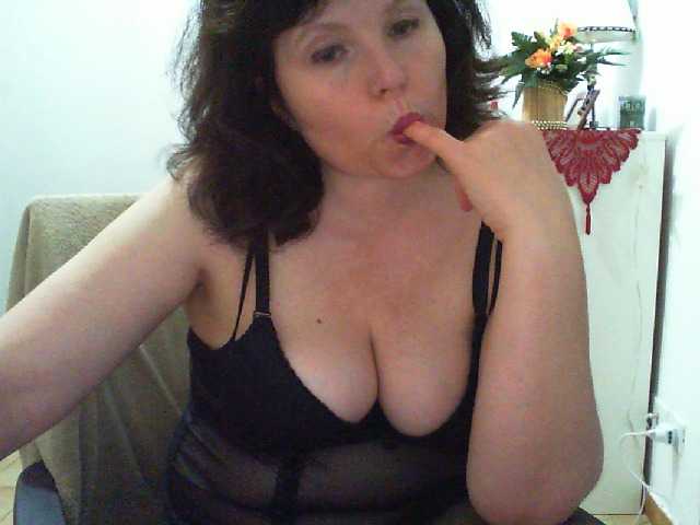 Емитувани слики од екранот Monella2