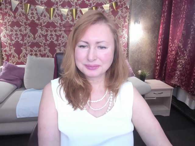 Емитувани слики од екранот MonicaMoor