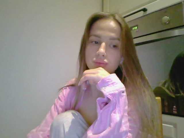 Емитувани слики од екранот monikaXRoses