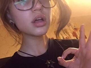 Еротски видео разговор Moonichan