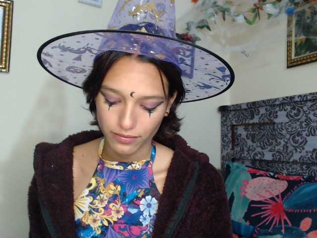 Емитувани слики од екранот moonlightstl