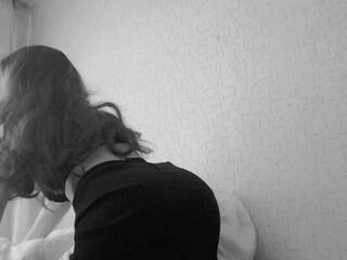 Еротски видео разговор MoonMarie