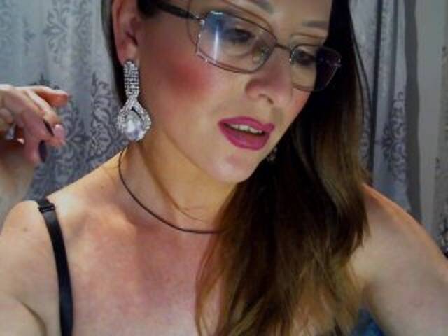 Емитувани слики од екранот moonQueen