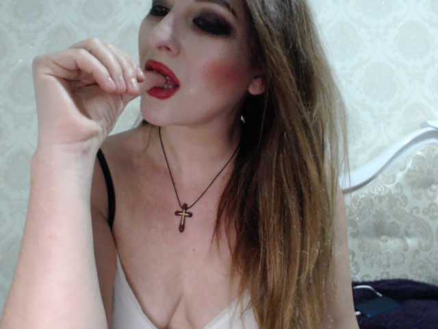 Емитувани слики од екранот moonQueen