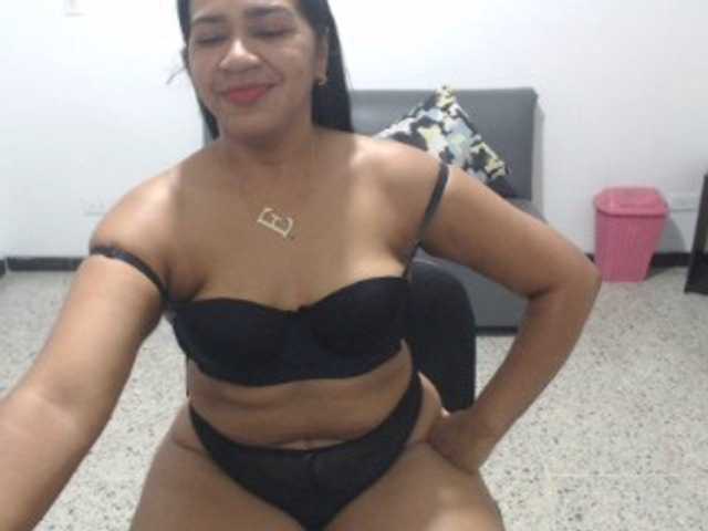 Емитувани слики од екранот Morenasexy238