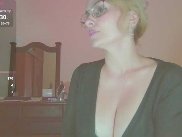 Фотографии myloverlee In silence, the children are at home,With 1 tokens, active vibrator, wet my pussy...HORNY FOR YOU,FAV 55