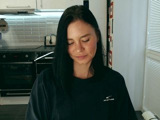 Емитувани слики од екранот MsLatikaX