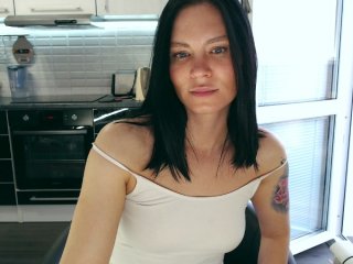 Емитувани слики од екранот MsLatikaX