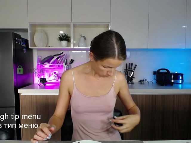 Емитувани слики од екранот Anna_Shine