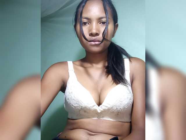 Емитувани слики од екранот Murielle-1