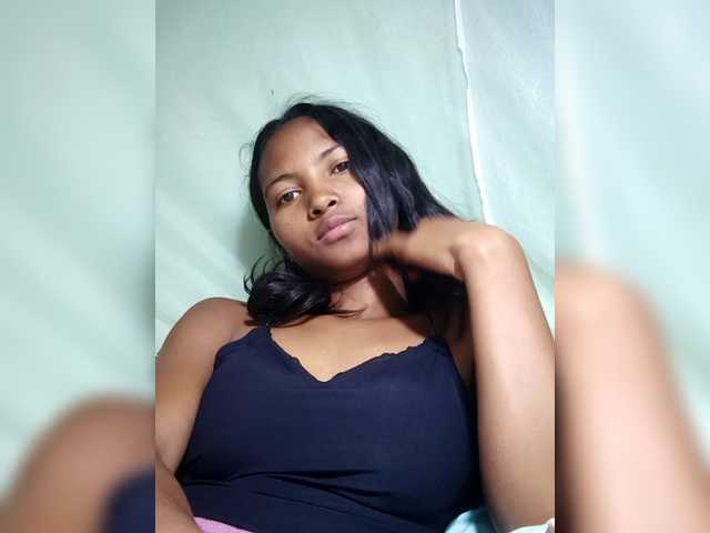 Емитувани слики од екранот Murielle-1