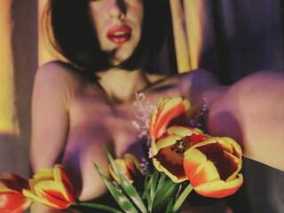 Еротски видео разговор Mussaenda