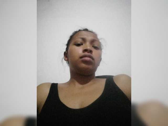 Емитувани слики од екранот Myahkittie