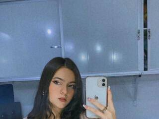 Еротски видео разговор Nahiara-Evans