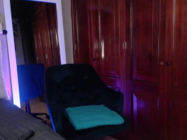 Емитувани слики од екранот Nandy-bella