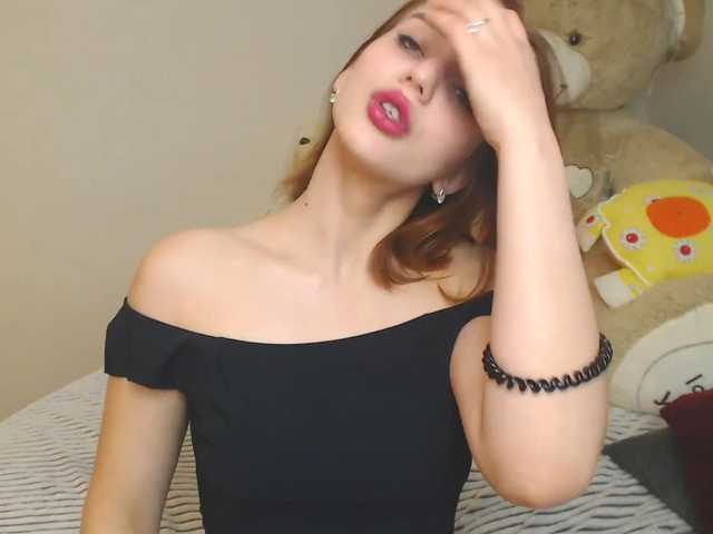 Емитувани слики од екранот NaomiBea