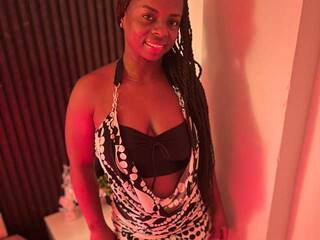 Еротски видео разговор Naomii-Cooper