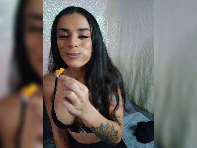 Емитувани слики од екранот NatashaDiore