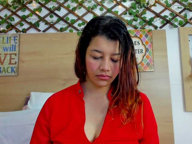 Емитувани слики од екранот NathyCastillo