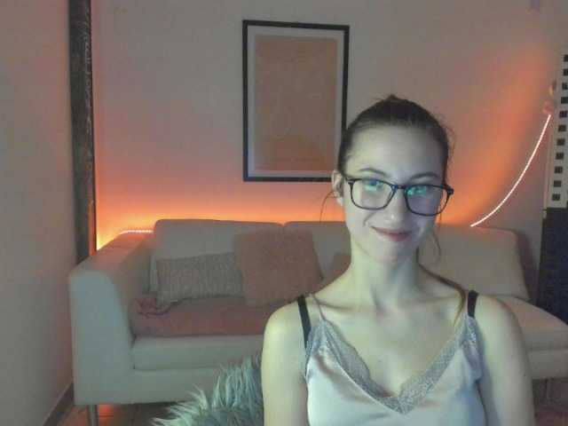 Емитувани слики од екранот naughtydanii1